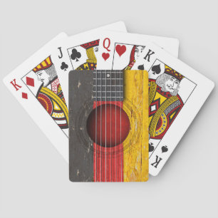 Jeu De Cartes Drapeau allemand sur la vieille guitare acoustique