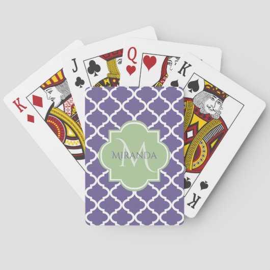 Jeu De Cartes Élégant violet Quatrefoil et nom vert Monogramme (dos)