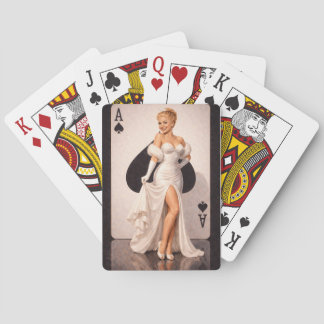 Jeu De Cartes Kat montre sa nouvelle robe !
