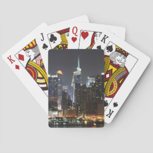 Jeu De Cartes La lune se lève au-dessus du Midtown New York.