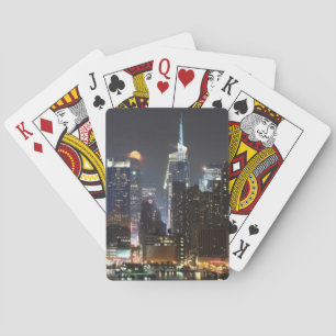 Jeu De Cartes La lune surplombe le centre-ville de New York.