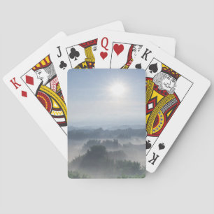 Jeu De Cartes Lumière du soleil lumineuse dans les arbres en