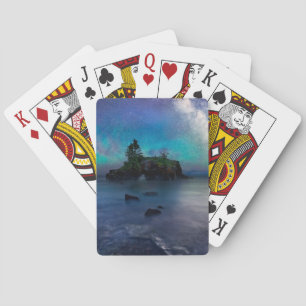 Jeu De Cartes Manière laiteuse au-dessus de roche creuse