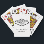 Jeu De Cartes Marié dans Fabulous Las Vegas Mariage blanc<br><div class="desc">Cette coutume unique et amusante "Marié dans Fabulous Las Vegas" mariage faveur cartes à jouer comprend un design inspiré par le panneau Welcome to Las Vegas, Nevada", ainsi que le texte monogramme qui peut être personnalisé avec le nom du couple et la date du mariage. Les couleurs noir et blanc...</div>