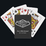Jeu De Cartes Marié dans Fabulous Las Vegas Mariage noir<br><div class="desc">Cette coutume unique et amusante "Marié dans Fabulous Las Vegas" mariage faveur cartes à jouer comprend un design inspiré par le panneau Welcome to Las Vegas, Nevada", ainsi que le texte monogramme qui peut être personnalisé avec le nom du couple et la date du mariage. Les couleurs noir et blanc...</div>