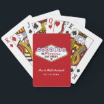 Jeu De Cartes Marié dans Fabulous Las Vegas Mariage rouge Monogr<br><div class="desc">Cette coutume unique et amusante "Marié dans Fabulous Las Vegas" mariage faveur cartes de jeu comprend un monogramme des noms de la mariée et du marié et des dates de mariage et un arrière - plan blanc. Couleurs design noir,  blanc,  rouge,  bleu,  jaune et gris.</div>