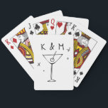 Jeu De Cartes Martini Whimsical Rétro Main Tirée Initiales Perso<br><div class="desc">Chaque mariage mérite une touche personnalisée branchée, et ces plateaux de cartes personnalisées font les faveurs parfaites de la fête de bienvenue aux faveurs de mariage pour vous remercier des cadeaux pour la fête de mariée. Avec une esthétique de doodle dessinée à la main avec un verre à martini et...</div>
