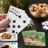 Jeu De Cartes Pauvreté adorable posée sous un arbre (In Situ)