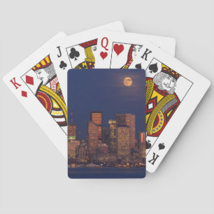 Jeu De Cartes Pleine lune au-dessus de la ligne d'horizon du cen