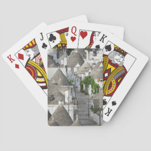 Jeu De Cartes Rue avec des maisons de trulli dans Alberobello,