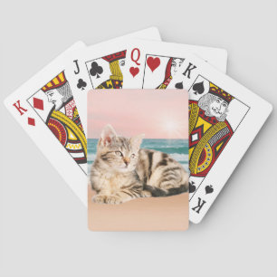 Jeu De Cartes Un chat à rayures plus mignon assis sur la plage a