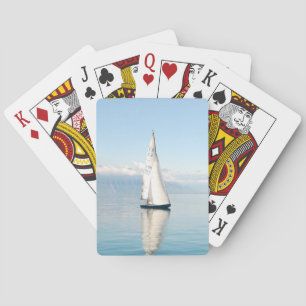 Jeu De Cartes Voile sur une baie de mer calme comme miroir