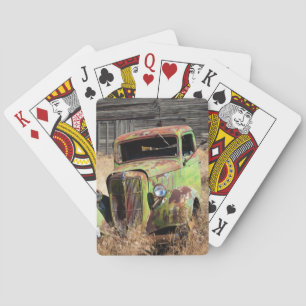 Jeu De Cartes Voiture rouillée devant une ferme abandonnée