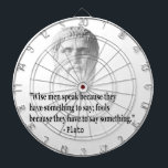 Jeu De Fléchettes Citation Par Platon<br><div class="desc">"Les hommes sages parlent parce qu'ils ont quelque chose à dire; ils sont stupides parce qu'ils doivent dire quelque chose." Citation du célèbre philosophe grec Platon.</div>