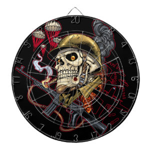 Jeu De Fléchettes Crâne aéroporté ou marin de parachutiste avec le