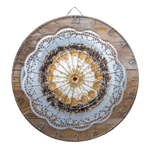 Jeu De Fléchettes Gâteau aux amandes sur bois rustique (Devant)