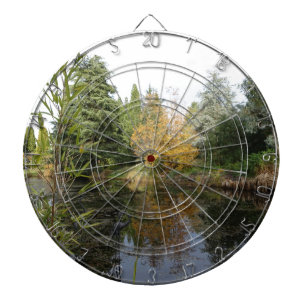 Jeu De Fléchettes Image de scène de jardin relaxante, beaux arbres..