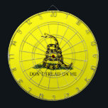 Jeu De Fléchettes Ne marchez pas sur moi le drapeau de Gadsden<br><div class="desc">symbole d'Anti-tyrannie de la liberté,  datation de liberté et d'individualisme de l'ère révolutionnaire de guerre et employé souvent par le mouvement de thé aux rassemblements politiques aujourd'hui.  Résistez à l'intrusion du grand gouvernement. La politique conservatrice et libertaire pour des cibles.</div>