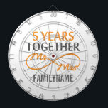 Jeu De Fléchettes Personnalisé M. et Mme 5e anniversaire<br><div class="desc">Cadeau De Nom De Famille customisé Pour 5E Anniversaire Mariage.</div>