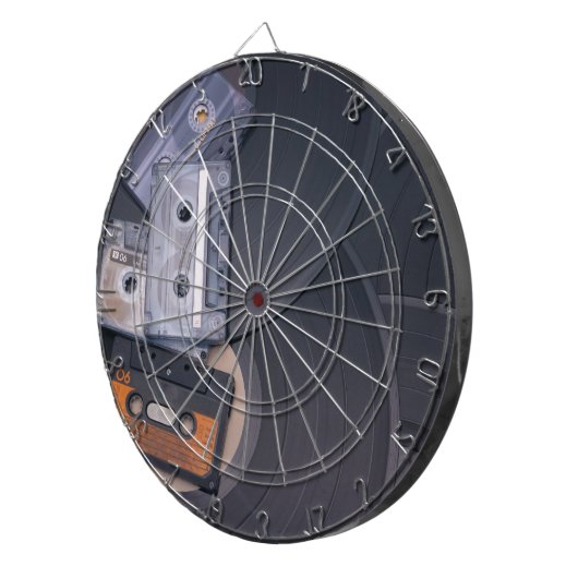 Jeu De Fléchettes rétros enregistreurs à cassettes et disques vinyle (Devant droit)