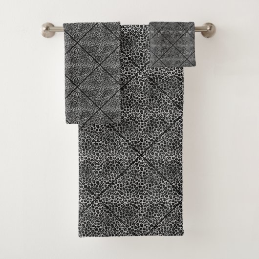 JEU DE SERVIETTES BLANC NOIR LUXE LEOPARD (En situation)