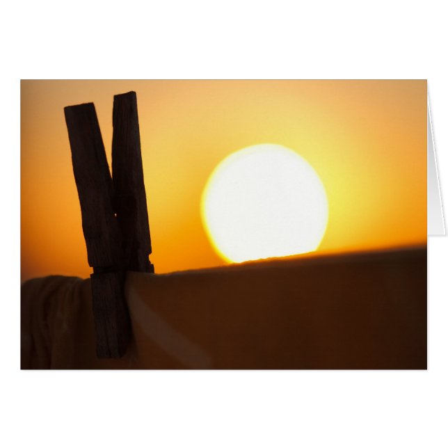 Jeu de vêtements au lever du soleil (Devant horizontal)