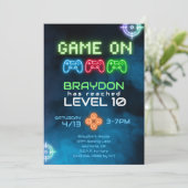 Jeu Sur Invitation Du Jeu Vidéo (Debout devant)