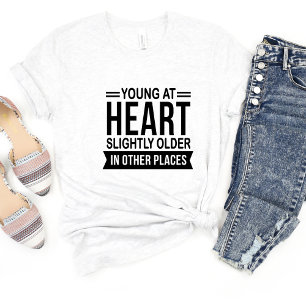 Jeune Au Coeur... T-shirt de mème amusant Sarcasm