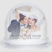 Jeune mariée heureux après la photo (Avant)