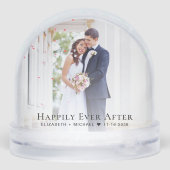 Jeune mariée heureux après la photo (Arrière)