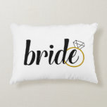 Jeune mariée pour épouser le coussin<br><div class="desc">Reposez pour la jeune mariée pour être,  le cadeau parfait pour la nuit avant son mariage ou la saison entière de fiançailles</div>