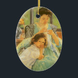 Jeune mère coudre par Mary Cassatt, Art Vintage<br><div class="desc">Young Mother Sewing (vers 1900) de Mary Cassatt est une vintage impressionnisme peinture de famille de portrait d'art. Une fille, sa fille, se penche sur ses genoux. Un vase avec un bouquet de fleurs se trouve sur une table derrière. Une mère répare des vêtements avec un enfant. À propos de...</div>
