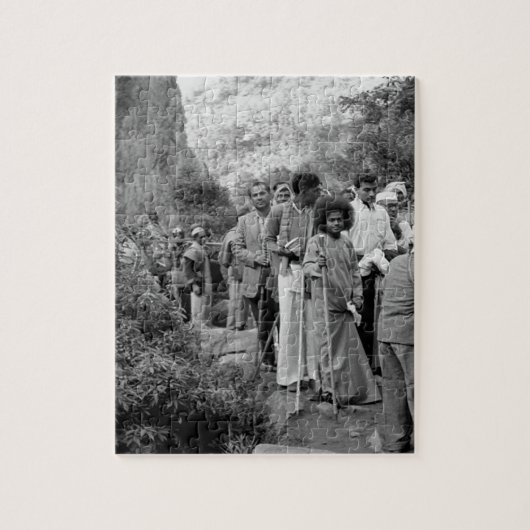 Jeune Sathya Sai Baba sur le puzzle (Vertical)