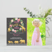 Jeunes Filles Et Trois Invitations D'Anniversaire (Debout devant)
