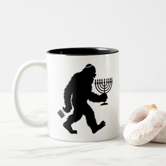 Jewish Bigfoot Chanoeka Chanoeka Humor Hilarious Tweekleurige Koffiemok (Met donut)