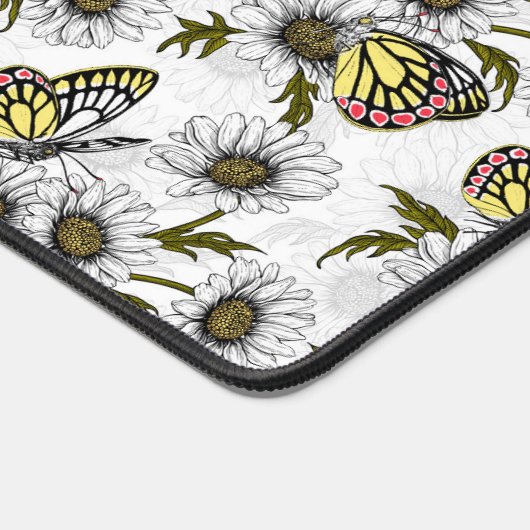 Jezebel vlinders en daisy bloemen op wit bureaumat (Hoek)