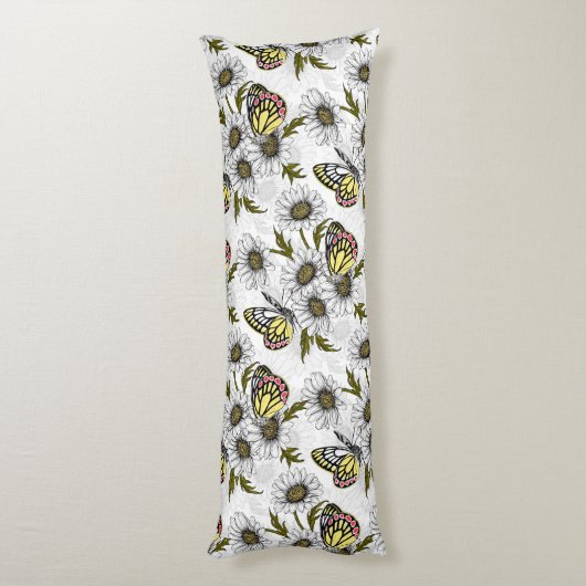 Jezebel vlinders en daisy bloemen op wit lichaamskussen (Achterkant (Verticaal))