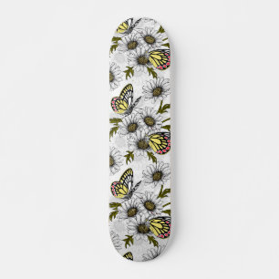 Jezebel vlinders en daisy bloemen op wit skateboard