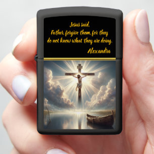 Jezus hangt kruis boven een serene oceaan