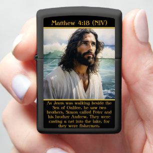 Jezus kijkt naar de golven van de oceaan