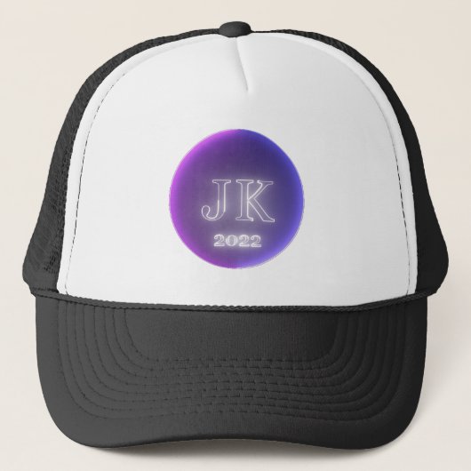 JK 2022 Trucker Hat Silver Colored Text Pet (Voorkant)