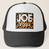 JOE 2024 Tiger Print Trucker Hat Trucker Pet (Voorkant)