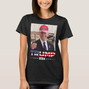 Joe Biden draagt een Pet van Trump T-shirt