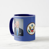 Joe Biden & Kamala Harris Official Portrait Mug (Devant gauche)