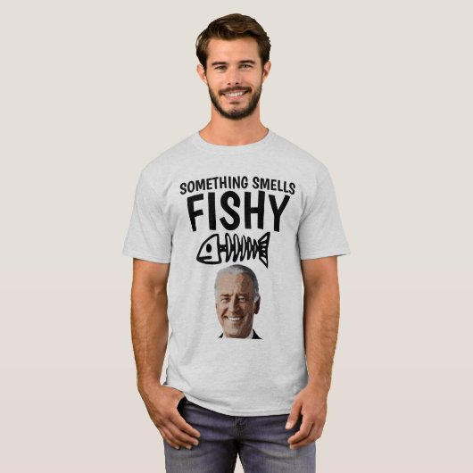 JOE BIDEN QUELQUE CHOSE SENTE DES T-SHIRTS DE PÊCH (Devant entier)