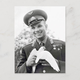 Joeri Gagarin met witte duif, symbool van vrede, Briefkaart