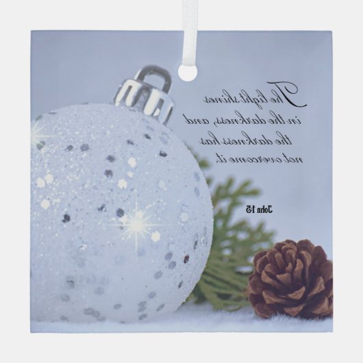 Johannes 1:5 Het lichte kerstglas Ornament (Achterkant)