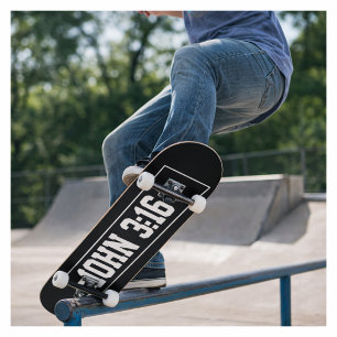 Johannes 3:16 Eenvoudig Modern Zwart en Wit Christ Skateboard