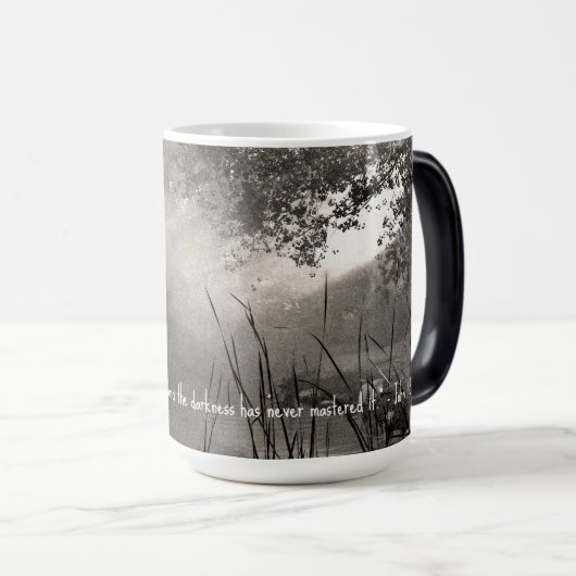 JOHN 1:5 Morphing Mug (Devant droit)