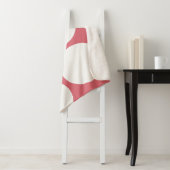 Joli Berry dans une couverture rose (En situation)